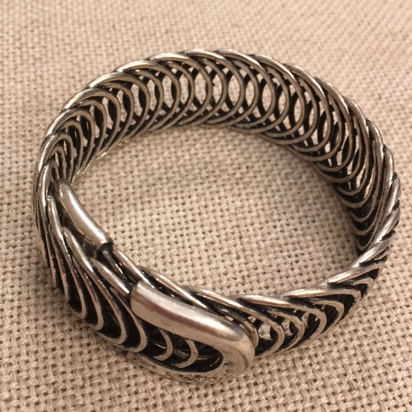 Stretchy Antique Stilvertone Bracelet Adjustable - Picture 2 of 8